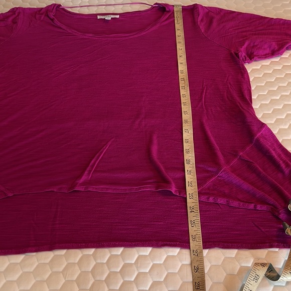 Spense Magenta tee - Picture 7 of 8